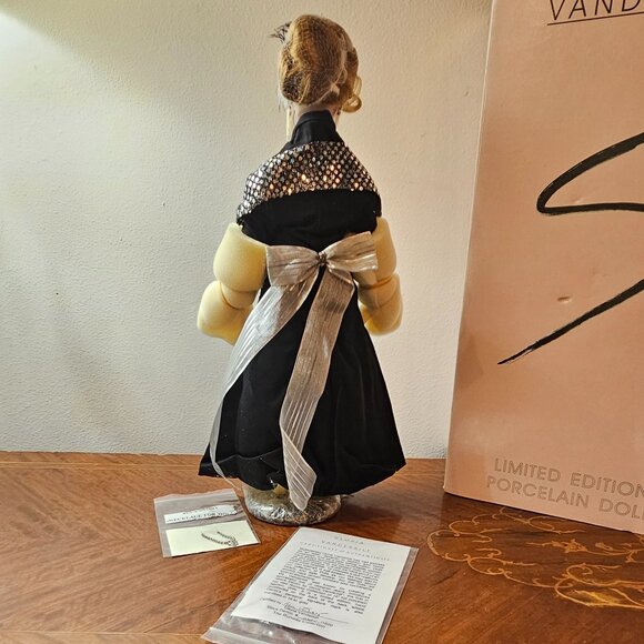 18 inch tall Gloria Vanderbilt Porcelain Doll - Picture 4 of 14